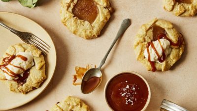 Minigaletter med eplemost og salt karamellsaus