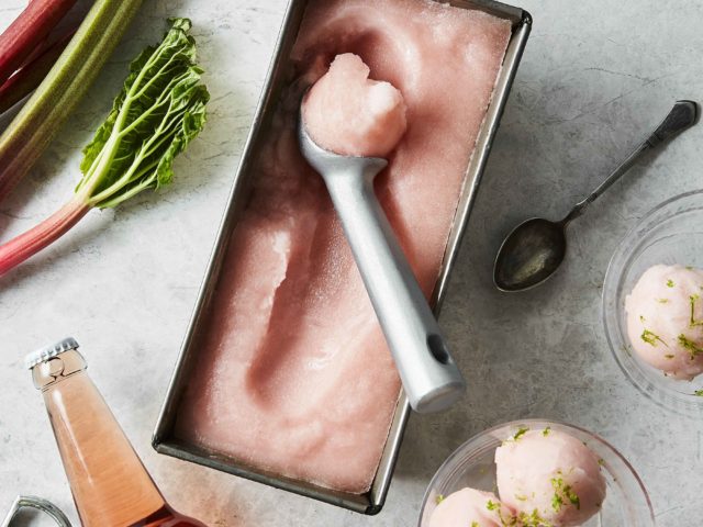 Rabarbra og rosmarinsorbet